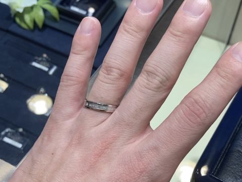 【ROYAL ASSCHER(ロイヤル・アッシャー)の口コミ】 ロイヤルアッシャーのロゴ入り指輪です。まず、着け心地は中々良かったで…