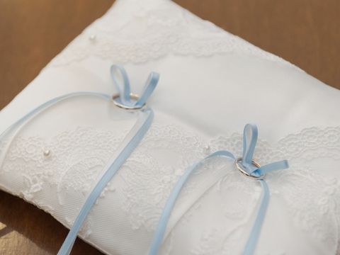 【ケイウノ ブライダル(K.UNO BRIDAL)の口コミ】 肌馴染みの良い色合いが購入の決め手です。
シンプルなデザインを希望して…