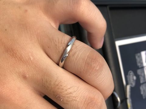 【エクセルコダイヤモンド(EXELCO DIAMOND)の口コミ】 ストレートながらも、ひねりのあるデザインなのでオシャレです。レディー…