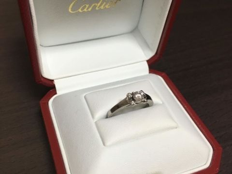 【カルティエ(Cartier)の口コミ】 ぽちゃっとした指にコンプレックスがあり、婚約指輪は似合わないからいら…