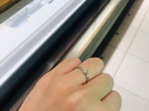 【ヴァンドーム青山(VENDOME AOYAMA)の口コミ】 石のとまり具合が可愛い。横から見た時の顔がダイナミックで、また高さも…