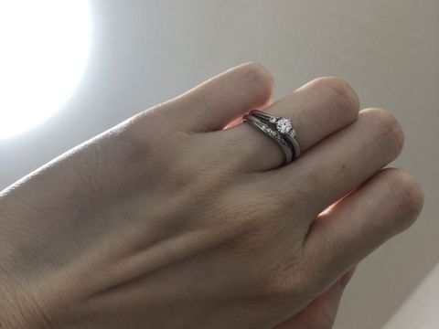 【銀座ダイヤモンドシライシの口コミ】 もともと雑誌で色々調べて、一粒ダイヤがいいと思っていましたが、実際見…