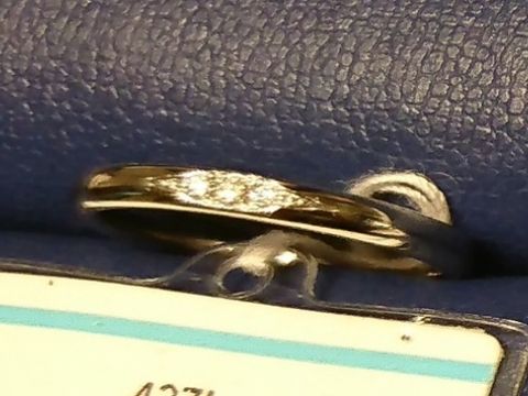 【銀座ダイヤモンドシライシの口コミ】 形状はストレートで、シンプルなものを探していました。お店で勧めていた…