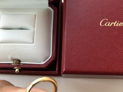 【カルティエ(Cartier)の口コミ】 シンプルでスタイリッシュでゴージャスでした。
元々指が太いので指輪はつ…