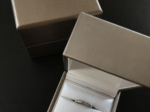 【ブルガリ(BVLGARI)の口コミ】 結婚指輪はずっと付ける物なのでよく検討して決めました。
飽きのこないシ…