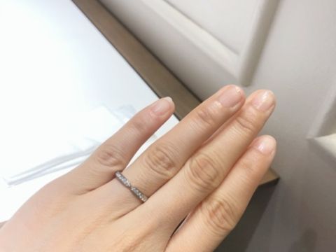 【ラザール ダイヤモンド(LAZARE DIAMOND)の口コミ】 全体にダイヤモンドがありながらも、中心が絞られているので存在感とデザ…