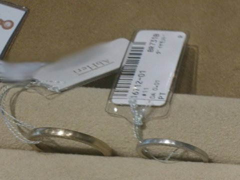 【AbHeri(アベリ)の口コミ】 表面はマットでシンプルなデザインのため一見シンプルなリングかと思いま…