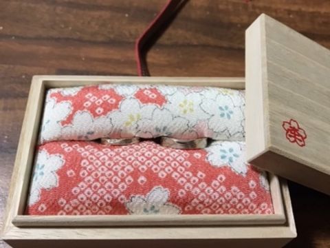 【杢目金屋(もくめがねや)の口コミ】 ゼクシィの雑誌を読んで、このブランドに出会いました。やはり１番の魅力…