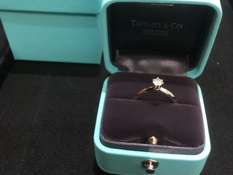 【ティファニー(Tiffany & Co.)の口コミ】 ティファニーは女性の憧れではないかと感じていたことと、あの水色の箱に…