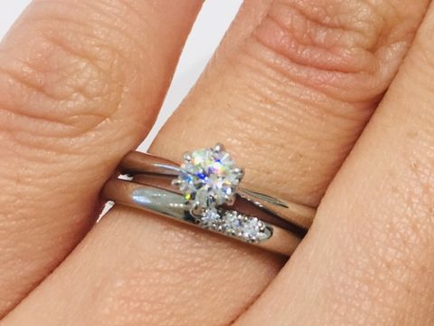 【4℃ BRIDAL(ヨンドシーブライダル)の口コミ】 結婚指輪はメレダイヤの数が1.3.5と選択出来、素材についてもプラチナだけ…