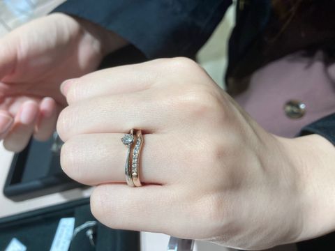 【TRECENTI(トレセンテ)の口コミ】 指輪のデザインにまず一目惚れでした。エンゲージリングと合わせるマリッ…