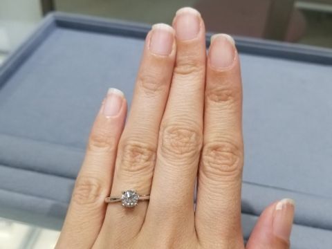 【宝寿堂(ほうじゅどう)の口コミ】 何より予算内で他店より大きくて質の良いダイヤモンドが選べるからです！
…