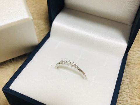 【ジュエリーツツミ(JEWELRY TSUTSUMI)の口コミ】 細い指に合うように、細めのリングで探していました。
婚約指輪といえば、…