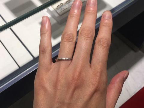 【銀座ダイヤモンドシライシの口コミ】 わりと指が細めのため、華奢なものでダイヤ付きを探していました。こちら…