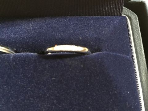 【銀座ダイヤモンドシライシの口コミ】 婚約指輪とのセットリングであることが１番の決め手でした。重ね付けした…