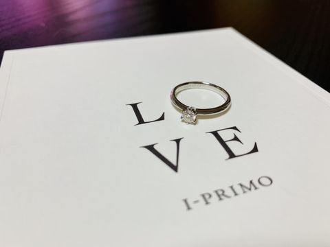 【アイプリモ(I-PRIMO)の口コミ】 彼女はシンプルなものが好きなので
シンプルで王道の婚約指輪のデザインが…