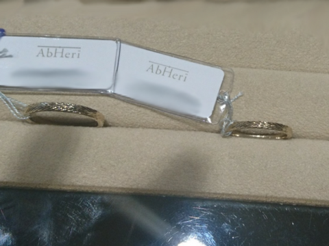 【AbHeri(アベリ)の口コミ】 シンプルながらデザイン性の良いものを探していたこちらが気に入り試着さ…