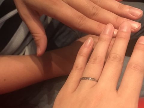 【銀座ダイヤモンドシライシの口コミ】 もともと上下片側にダイヤが埋め込まれてる他ブランドのリングに惹かれて…