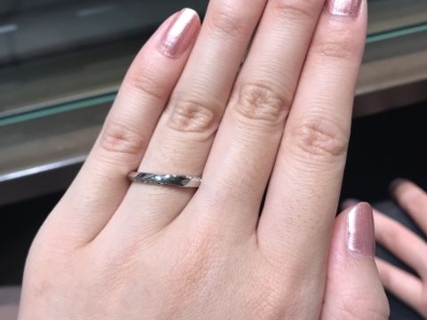 【アイプリモ(I-PRIMO)の口コミ】 正面から見るとあまり、キラキラした印象はありませんが角度を変えると楽…