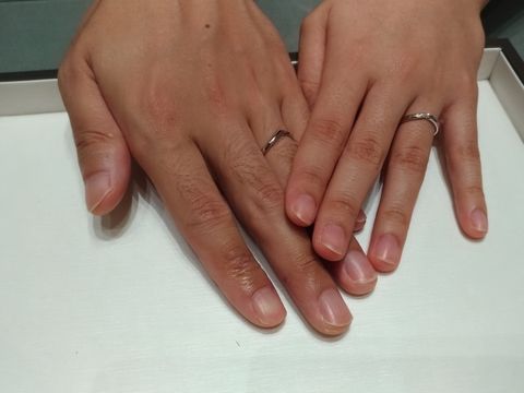 【アイプリモ(I-PRIMO)の口コミ】 男女ともに細身のデザインが決め手でした。
彼はPC作業が多いもので、こち…