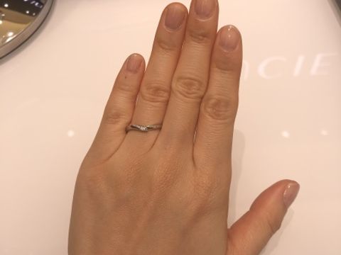 【俄(にわか)の口コミ】 デザインと指輪のエピソードです。他のブランドではないデザインに惹かれ…