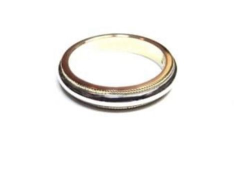 【ティファニー(Tiffany & Co.)の口コミ】 ティファニーの指輪の指輪はとてもデザイン性が高く、
僕が個人的にとても…