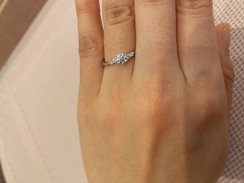 【ヴァンドーム青山(VENDOME AOYAMA)の口コミ】 メレダイヤありのストレートタイプ。
メレダイヤが程よい大きさがあり、一…