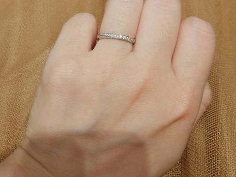 【銀座ダイヤモンドシライシの口コミ】 プラチナの指輪のため、色褪せることなく長く使える指輪です。見る角度に…
