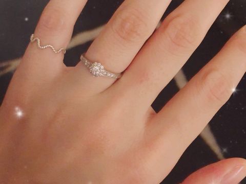 【日本ダイヤモンド貿易の口コミ】 予算は少なめでもキラキラのデザインで豪華に見えるもの欲しかったので、…