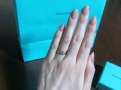 【ティファニー(Tiffany & Co.)の口コミ】 少しダイヤが入ってるデザインが好みだったのですが、結婚指輪はシンプル…