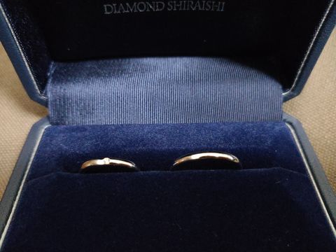 【銀座ダイヤモンドシライシの口コミ】 プラチナ以外も少し迷いましたが、やはりずっとつけ続けるものなのでシン…