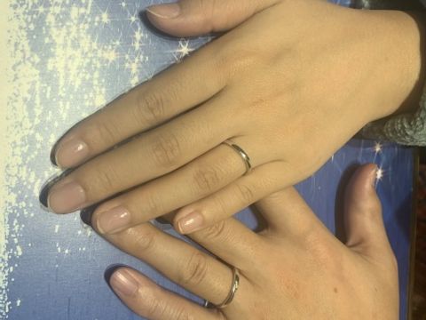 【銀座ダイヤモンドシライシの口コミ】 デザインや、2人の好きな石を入れたりできるところ。
周りと、全く同じに…