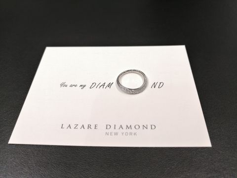 【ラザール ダイヤモンド(LAZARE DIAMOND)の口コミ】 婚約指輪といえば、ひと粒ダイヤかと思いましたが、せっかく買ってもあま…