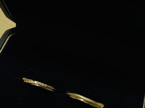 【銀座ダイヤモンドシライシの口コミ】 どうしても二人で同じデザインが良かったので、いろんなお店を回り、試着…