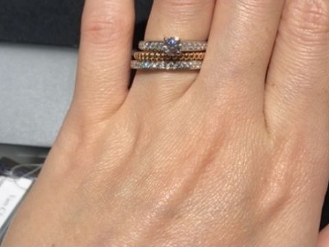【ヴァン クリーフ＆アーペル(Van Cleef & Arpels)の口コミ】 結婚指輪としてピンクゴールドのペルレを購入検討していました。単品だと…