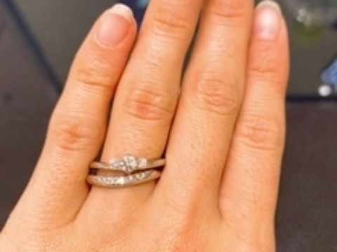 【ROYAL ASSCHER(ロイヤル・アッシャー)の口コミ】 ヨーロピアンカットでダイヤの輝きがとても素敵な所や、つけた時のフィッ…