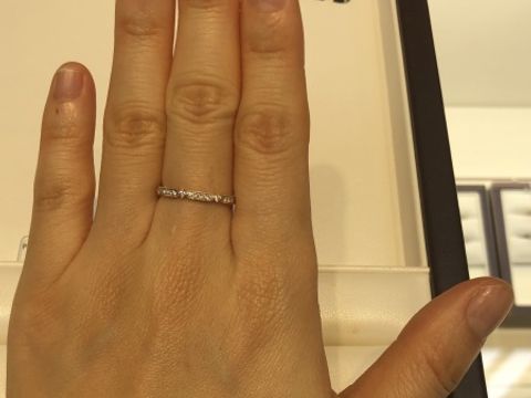 【LUCIE(ルシエ)の口コミ】 ほどよくダイヤもデザイン性もあり、一目見て決めました！エタニティリン…