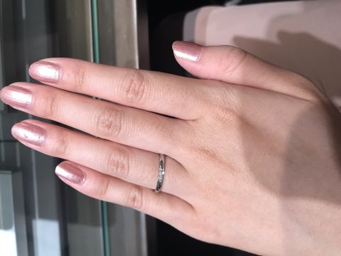 【アイプリモ(I-PRIMO)の口コミ】 二つの指輪を重ねると道ができるデザイン性がとてもいいです。少しのダイ…