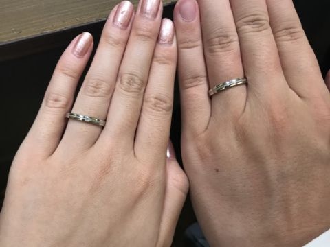 【ラザール ダイヤモンド(LAZARE DIAMOND)の口コミ】 中央にミル打ちされているデザインが他にはなく、大変珍しいです。ダイヤ…