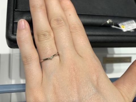 【銀座ダイヤモンドシライシの口コミ】 婚約指輪と結婚指輪のセットリングを探している時にこちらのリングと出会…