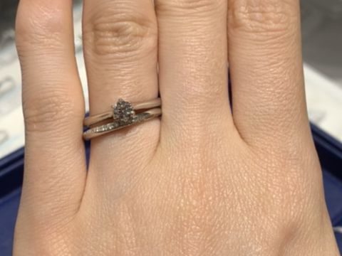 【銀座ダイヤモンドシライシの口コミ】 ブーケという名前で結婚指輪単体でつけてもメレダイヤが沢山ついていてと…