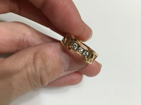 【ティファニー(Tiffany & Co.)の口コミ】 シルバーではなく、少し違った色が良いと思い、探していました。Tiffanyの…