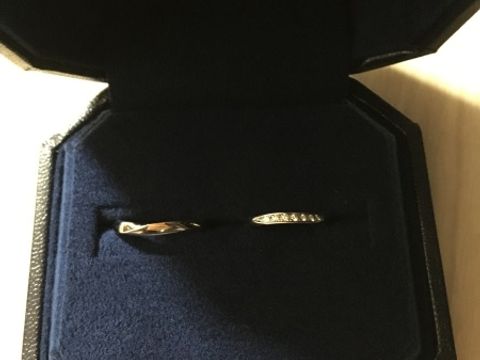 【ROYAL ASSCHER(ロイヤル・アッシャー)の口コミ】 つけ心地がよいのはもちろんですがデザインに惹かれました。ウェーブ状の…