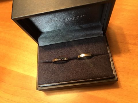 【ラザール ダイヤモンド(LAZARE DIAMOND)の口コミ】 とにかくデザインが決め手でした。
シンプルかつ、他にはなさそうな特徴的…