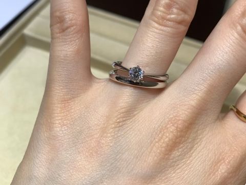 【TRECENTI(トレセンテ)の口コミ】 指輪のデザインはダイヤが大きく見えるような設計となっており、実際に試…