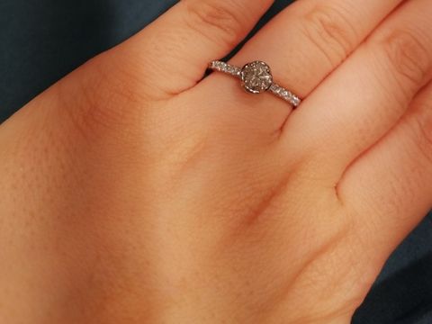 【ピアジェ(PIAGET)の口コミ】 カタログに載ってる写真が素敵で試着してみました。
デザイン性がある為、…