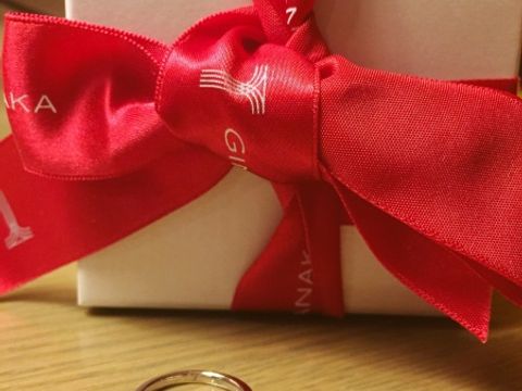 【ギンザタナカブライダル(GINZA TANAKA BRIDAL)の口コミ】 色々見ましたが、指が1番綺麗に見えるのと、前面にダイヤ（エタニティ）が…