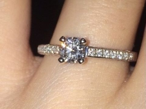 【ティファニー(Tiffany & Co.)の口コミ】 一粒ダイヤの周りがエタニティになっているものを探していました。こちら…