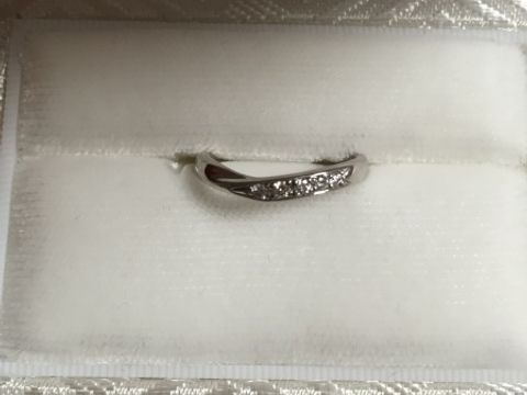 【カオキ　ダイヤモンド専門卸直営店の口コミ】 同店で購入したS字と重ね付けがしたくて悩んだ末のオーダーでした。
ダイ…