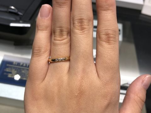 【ラザール ダイヤモンド(LAZARE DIAMOND)の口コミ】 k18のイエローゴールドでシンプルなものを探していました。このリングはゴ…